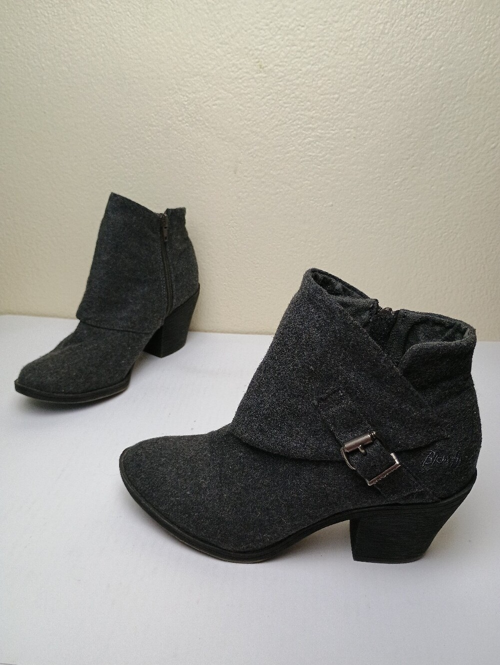 Blowfish Malibu Suba Size 8 Grey Tone Fannel Fold-Over Ankle Booties Buckle